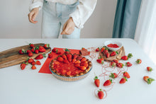 Cargar imagen en el visor de la galería, Pay de queso con fresas
