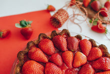 Cargar imagen en el visor de la galería, Pay de queso con fresas
