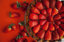 Cargar imagen en el visor de la galería, Pay de queso con fresas
