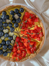 Cargar imagen en el visor de la galería, Pay de queso con frutos rojos
