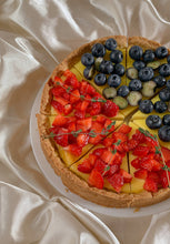Cargar imagen en el visor de la galería, Pay de queso con frutos rojos

